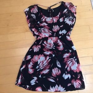 NWOT!! The Limited floral doleman sleeve dress